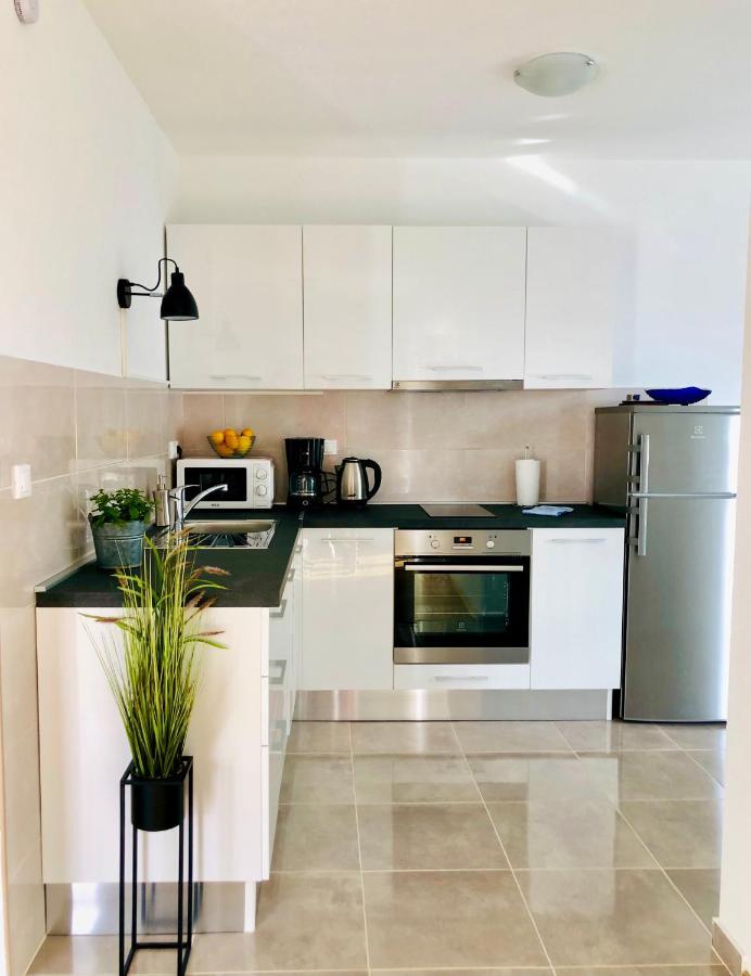 Villa Dani Sea & Pool Apartments Трогир Экстерьер фото