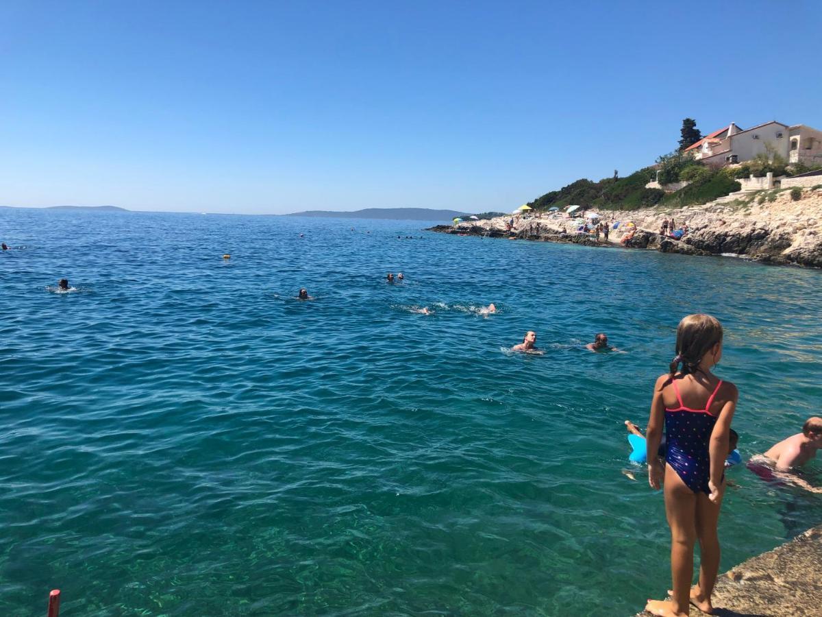 Villa Dani Sea & Pool Apartments Трогир Экстерьер фото