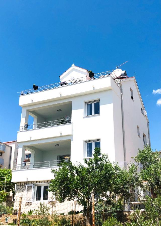 Villa Dani Sea & Pool Apartments Трогир Экстерьер фото