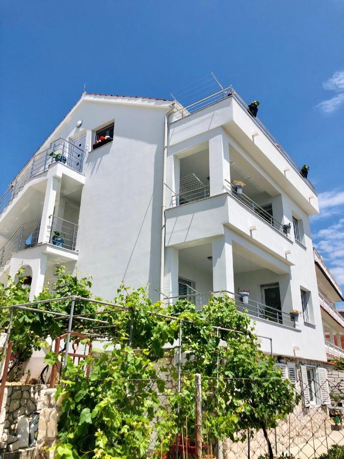 Villa Dani Sea & Pool Apartments Трогир Экстерьер фото
