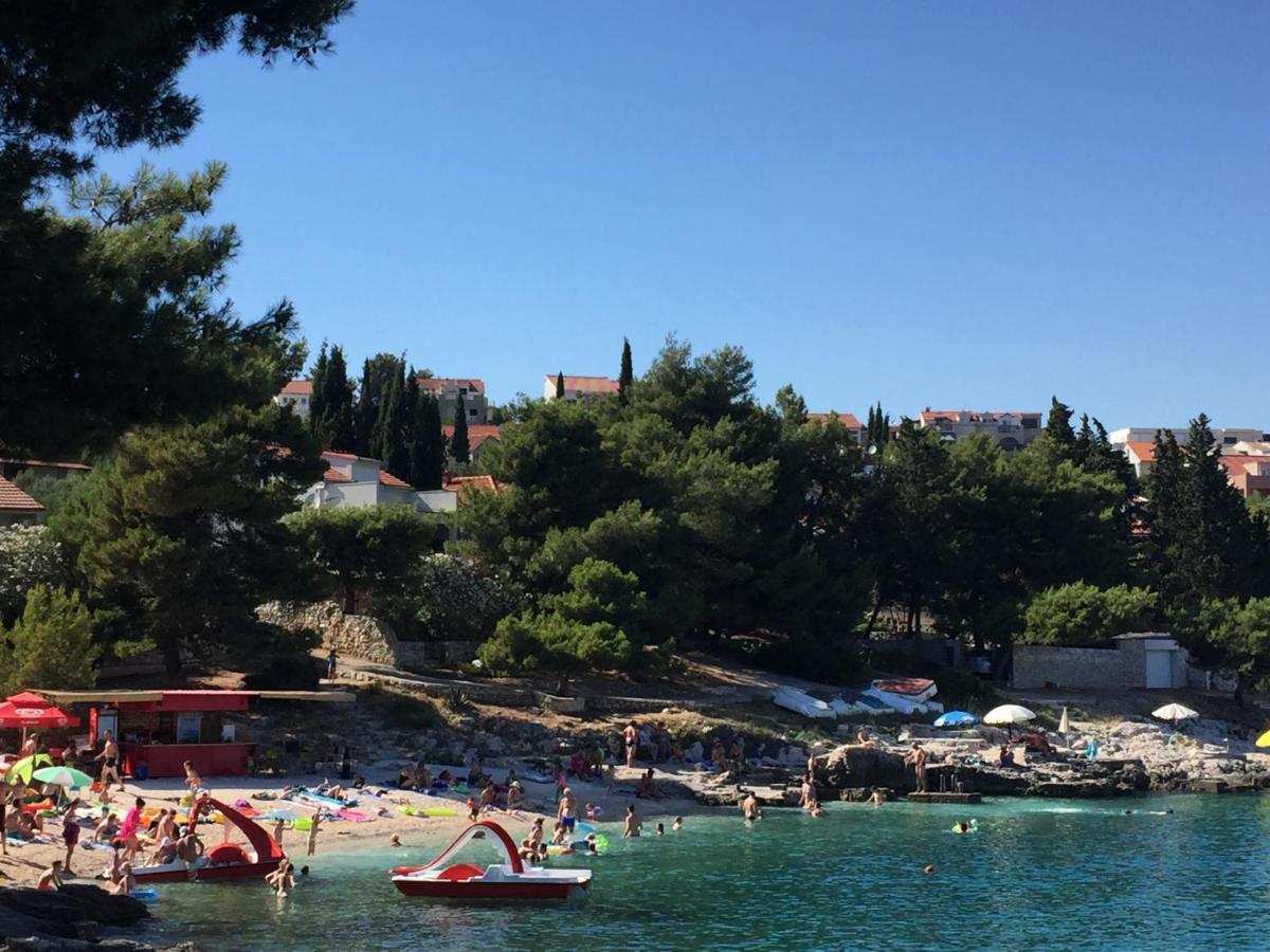Villa Dani Sea & Pool Apartments Трогир Экстерьер фото