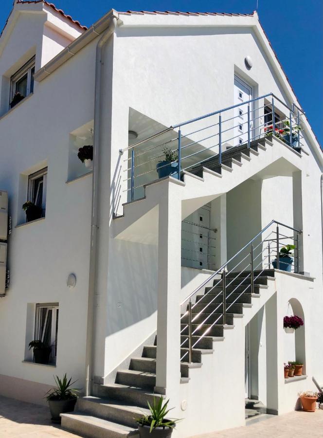 Villa Dani Sea & Pool Apartments Трогир Экстерьер фото